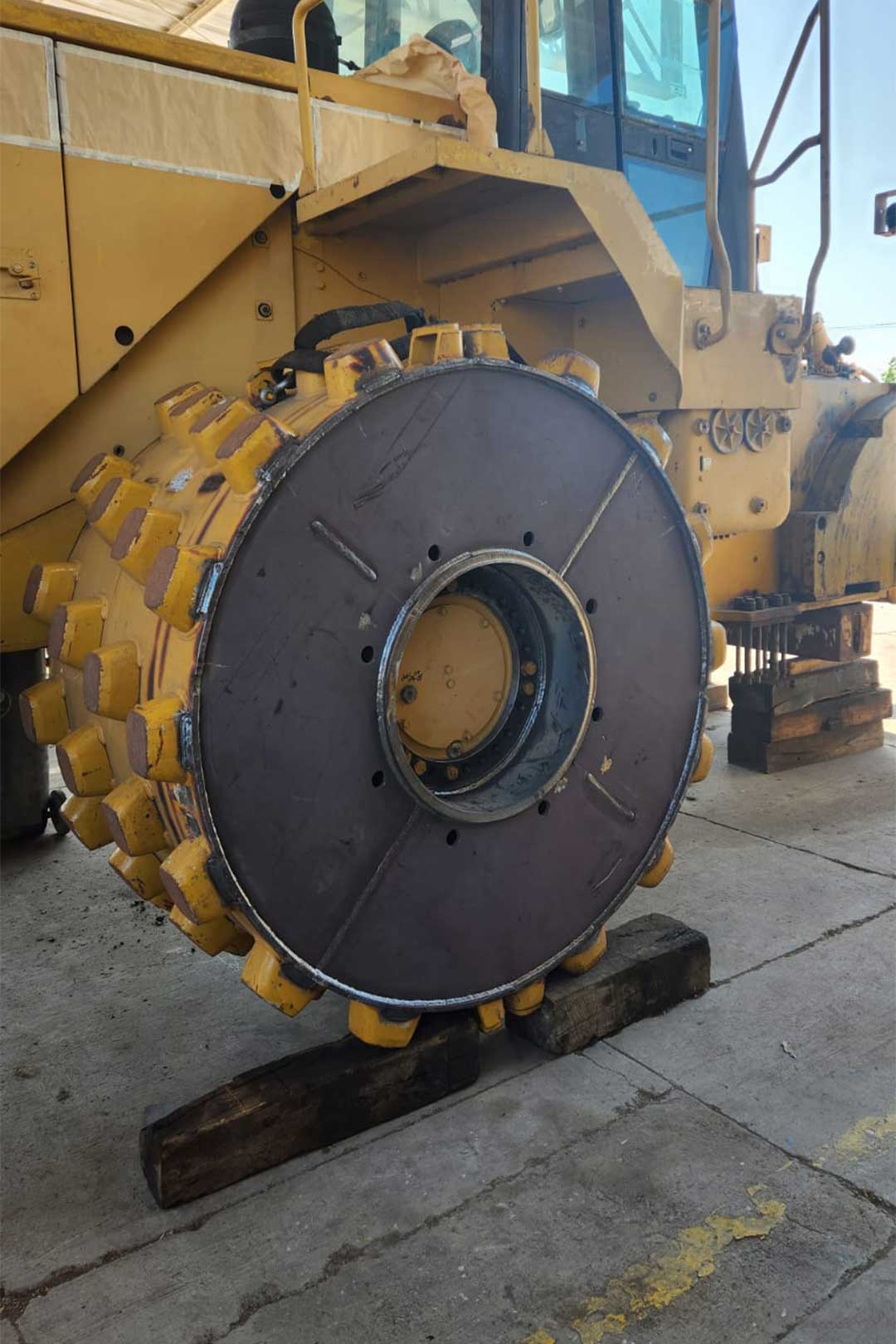 maestranza komatsu y caterpillar